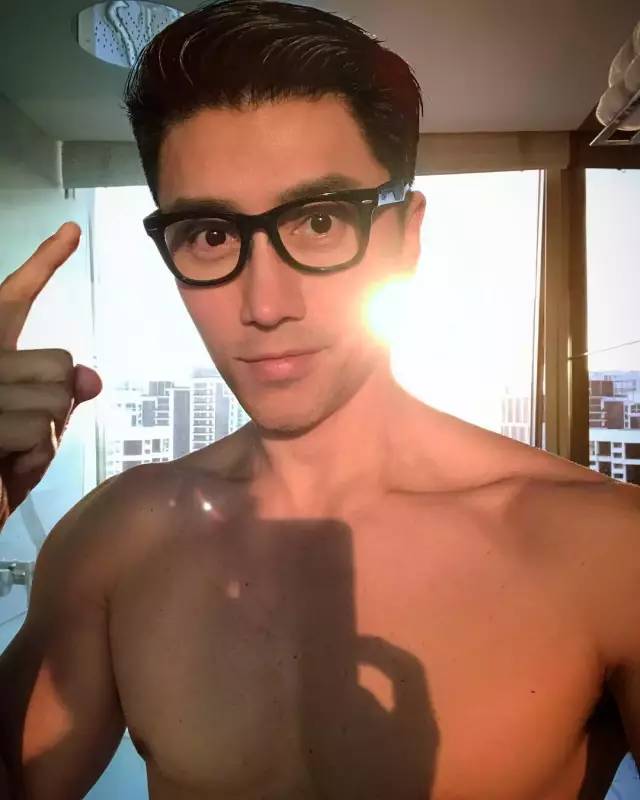 李现200斤未p照片曝光：你以为的腹肌男神，其实是自律狂魔