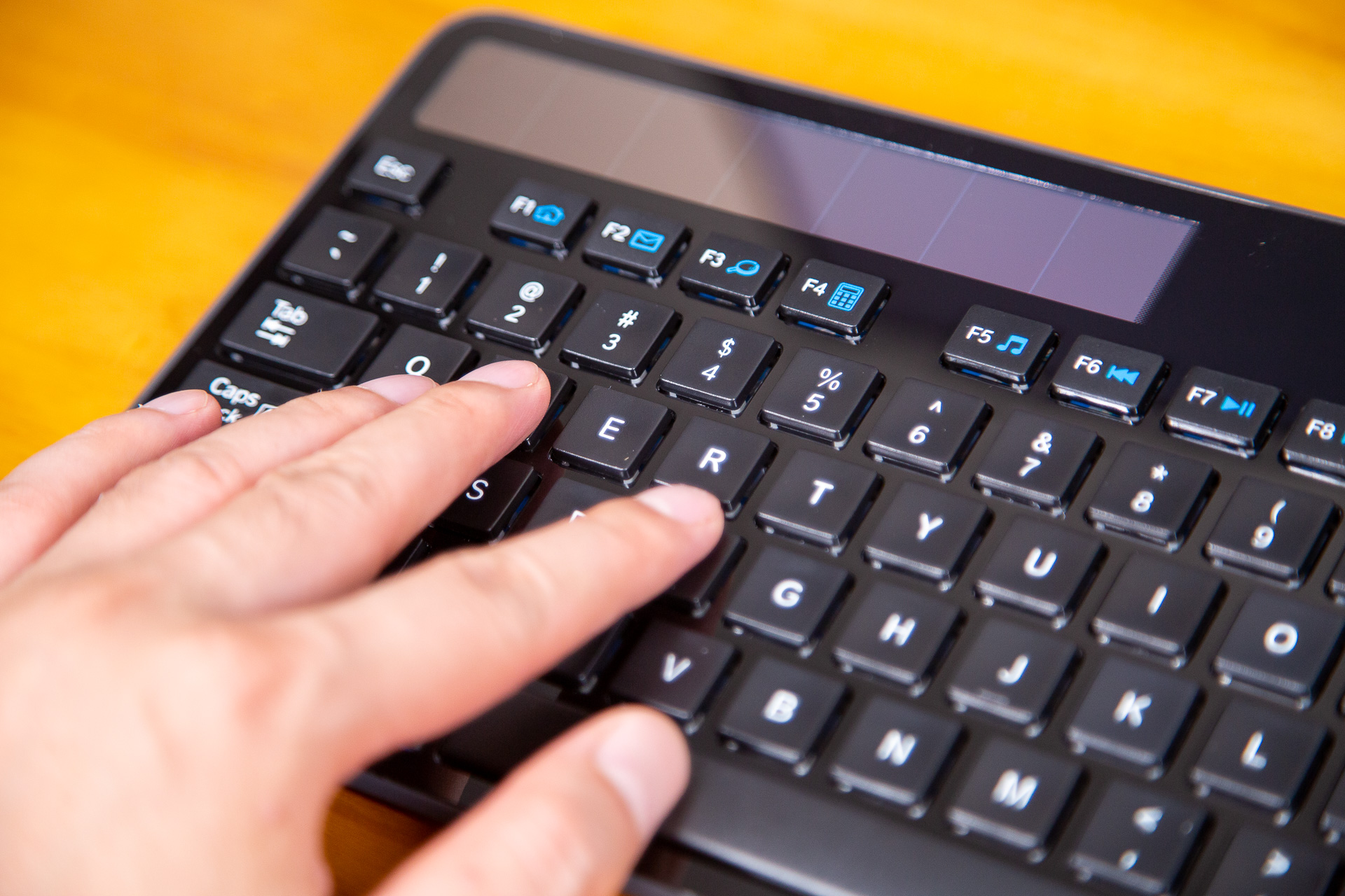 鏃犵嚎閿洏缃楁妧k580,缃楁妧鏃犵嚎钃濈墮閿洏鎺ㄨ崘k780