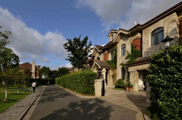 最高一套8000万！戴口罩排队抢豪宅竟然打起来了