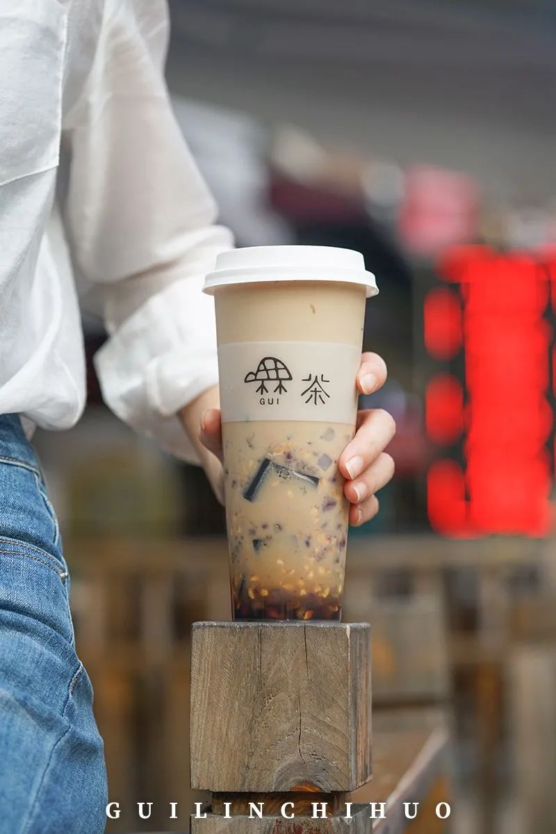 桂林奶茶店探店拍照,性冷淡风奶茶店拍照墙布置