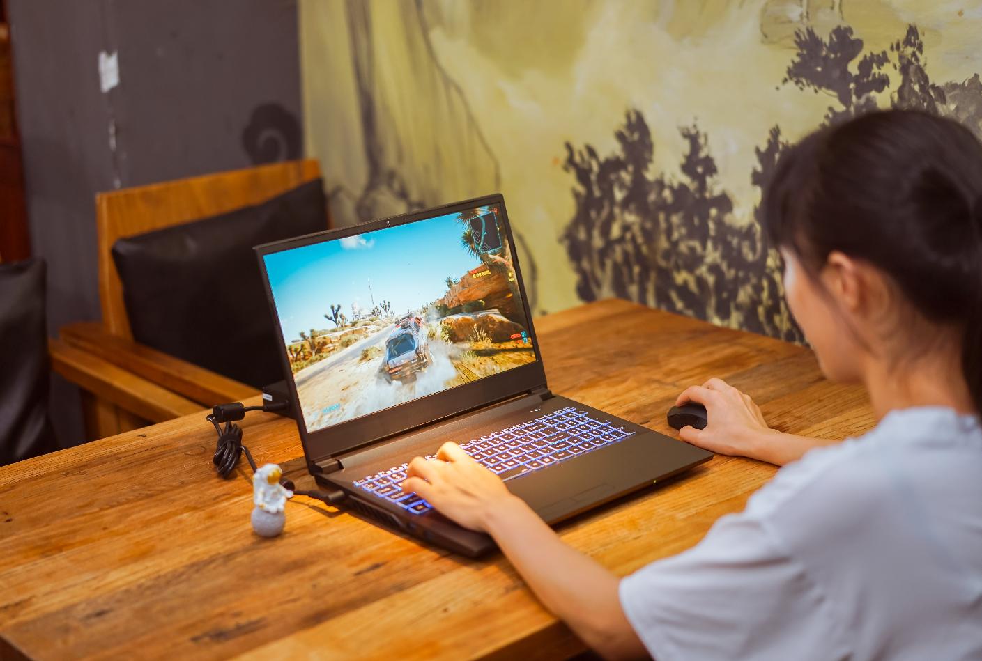 炫龙m7-e8s3怎么样,炫龙m7e6s3优缺点