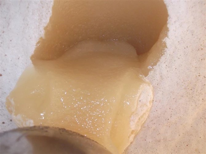 蜂蜜怎样会成块状,蜂蜜怎么变出来的