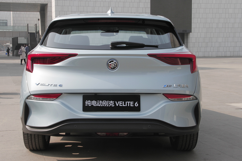 一台可以给你推背感的纯电小车,一辆让你骑着有幸福感的车子