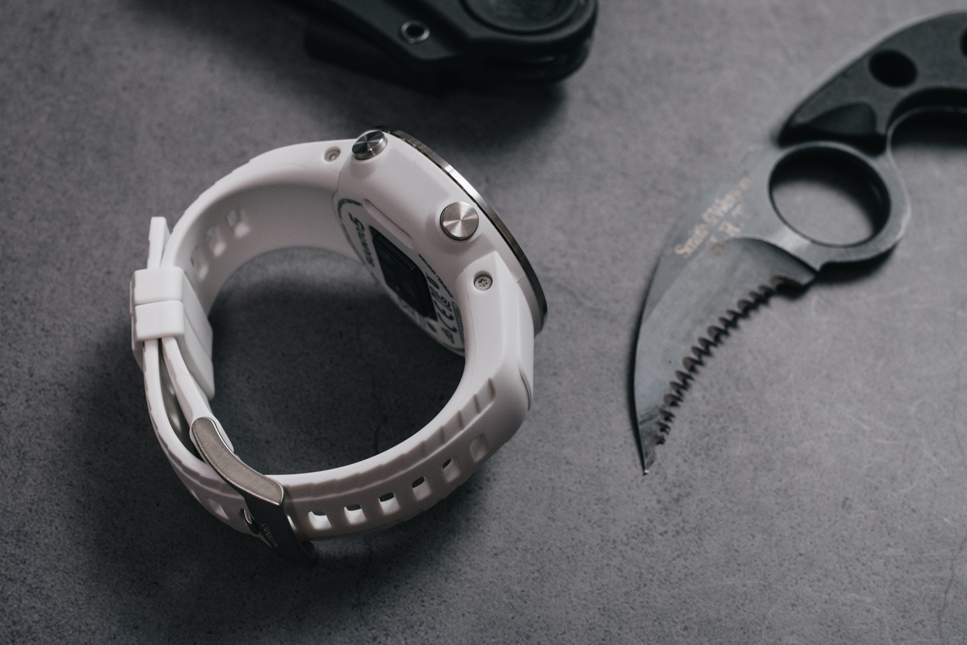 颂拓5黑白限量,颂拓suunto5智能运动手表