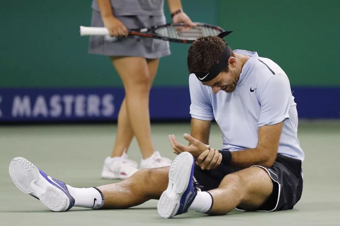 打网球手腕三角软骨损伤怎么恢复,打网球手臂发力还是手腕发力