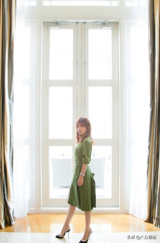 44岁赵薇穿皮衣搭配,40岁赵薇减龄穿搭