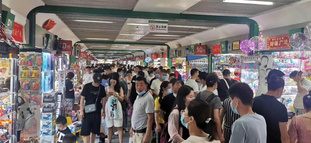 义乌国际商贸城一区生意火爆，地摊经济果然厉害