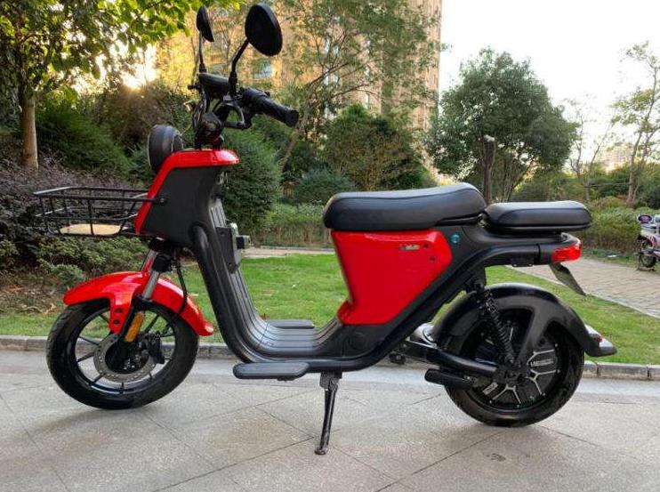 电动车锂电和铅酸电池哪个更好用,电动车12v的电池是铅酸还是锂电池