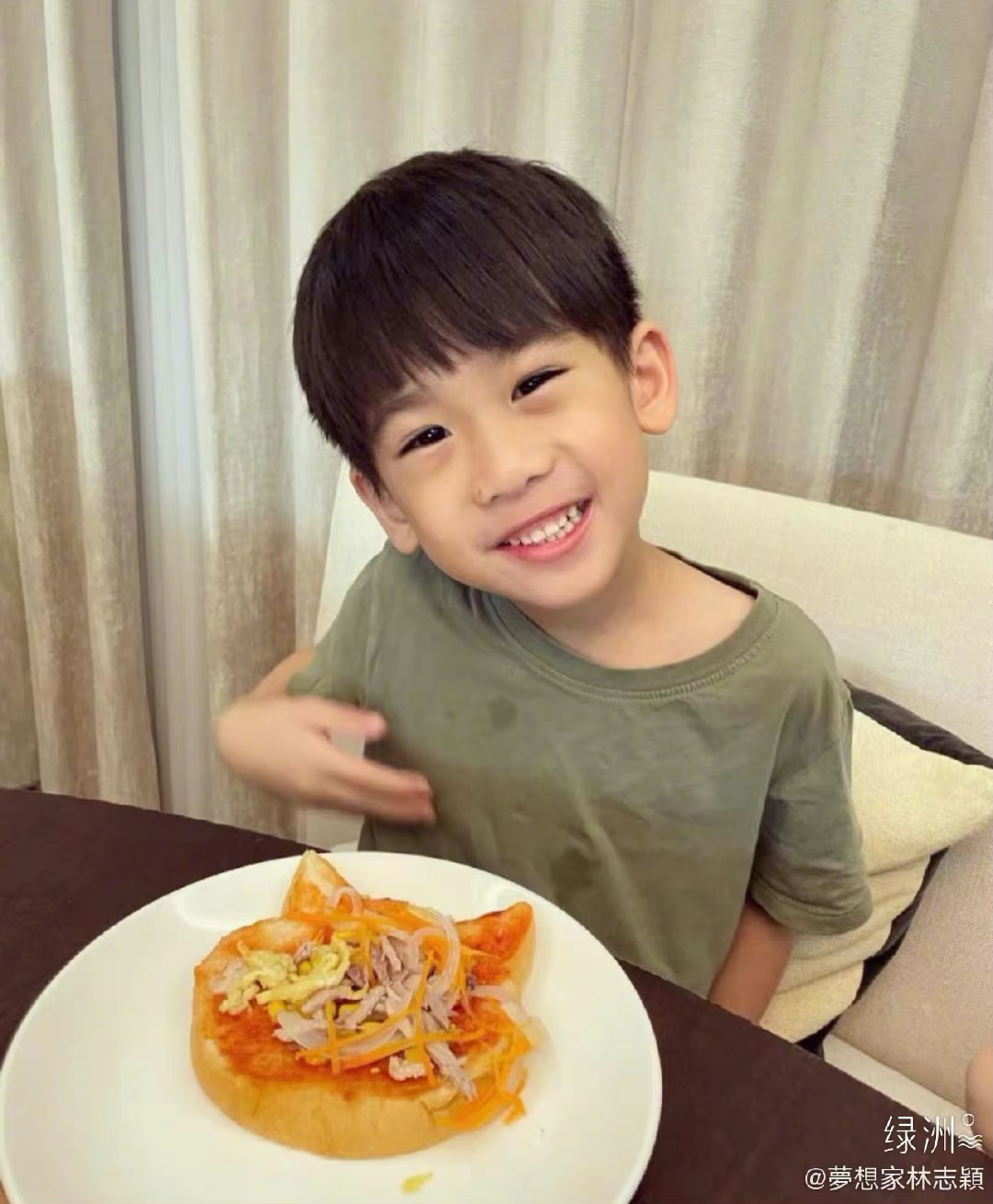 林志颖11岁儿子kimi罕露面,林志颖双胞胎儿子谁和kimi哥哥像