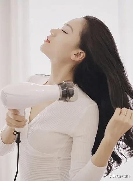 头皮出油的最佳解决方案,头皮易出油头发贴头皮怎么解决