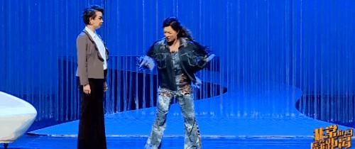 她28岁变性，父亲被嘲笑“这是你儿子还是女儿？”，一句话暖哭