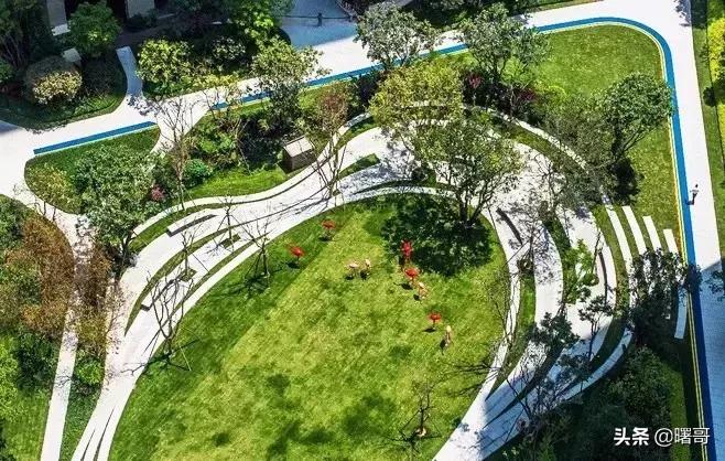 世界上的路本来很平凡，自从遇上设计师，此路非彼路