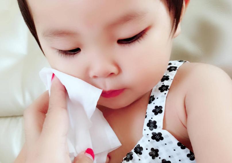 儿童纸尿裤滑滑梯,穿纸尿裤的宝宝滑滑梯