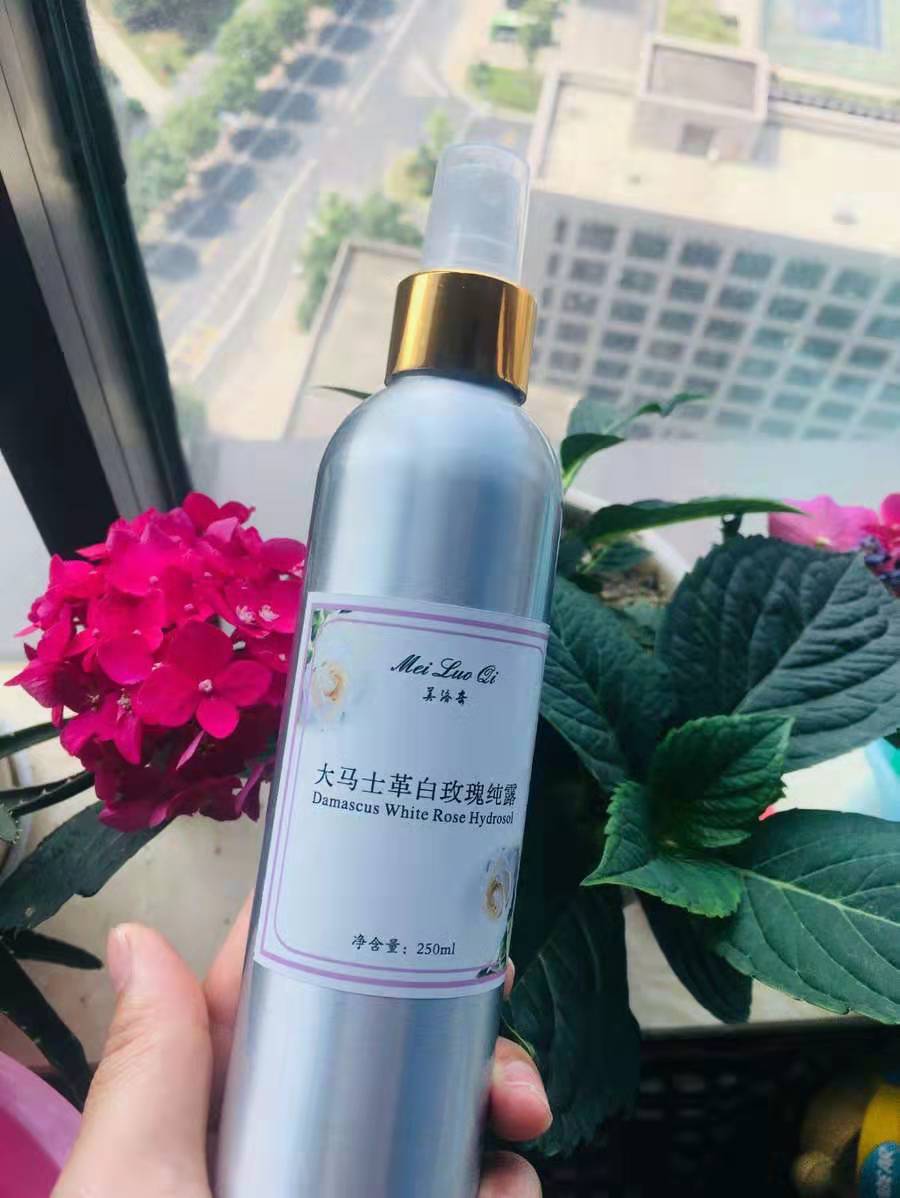 4款网红化妆水好用到飙泪！超嫩肤巨补水,最近你翻了谁的牌！