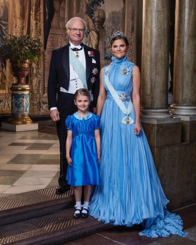 又一位高颜值未来小女王,7岁瑞典小公主“玩够了”,宣布上小学