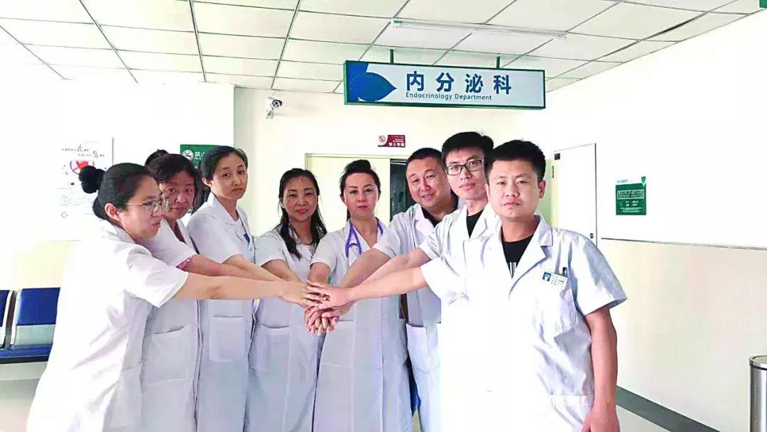 大爱无疆医者仁心致敬中国医师节,大爱无疆医师节