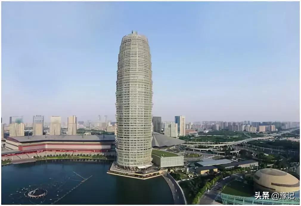 郑州十年的变化,郑州78岁老人为变年轻花30万