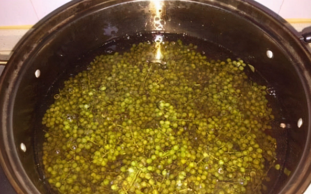 花椒油泡了10天为什么发苦了,自己做的花椒油发苦是怎么回事