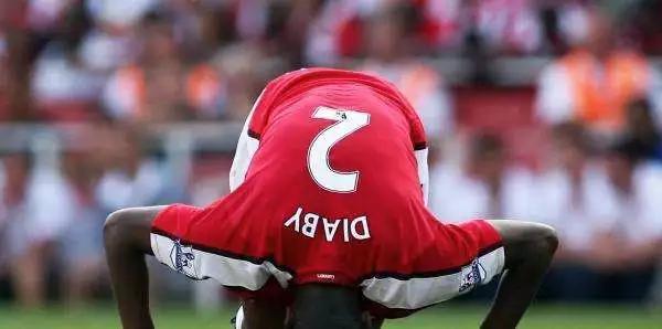 在巴萨889天里，有350天在受伤登贝莱之外还有哪些著名玻璃人