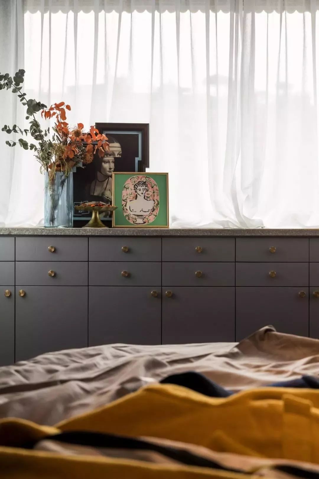 28岁成都女孩180㎡豪宅爆红！砸100W做1室3个衣帽间：壕无人性