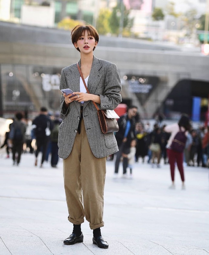 值得参考的韩国小姐姐穿搭,韩国小姐姐半身长裙穿搭街拍简约