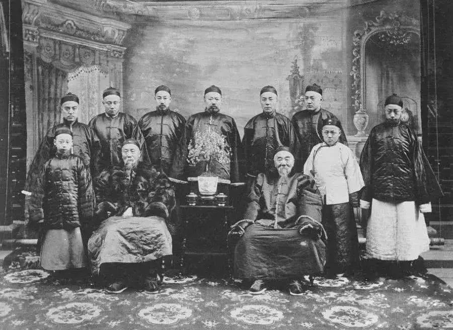 做人应学杜月笙经商应学胡雪岩,做人要学杜月笙做事要学褚时健