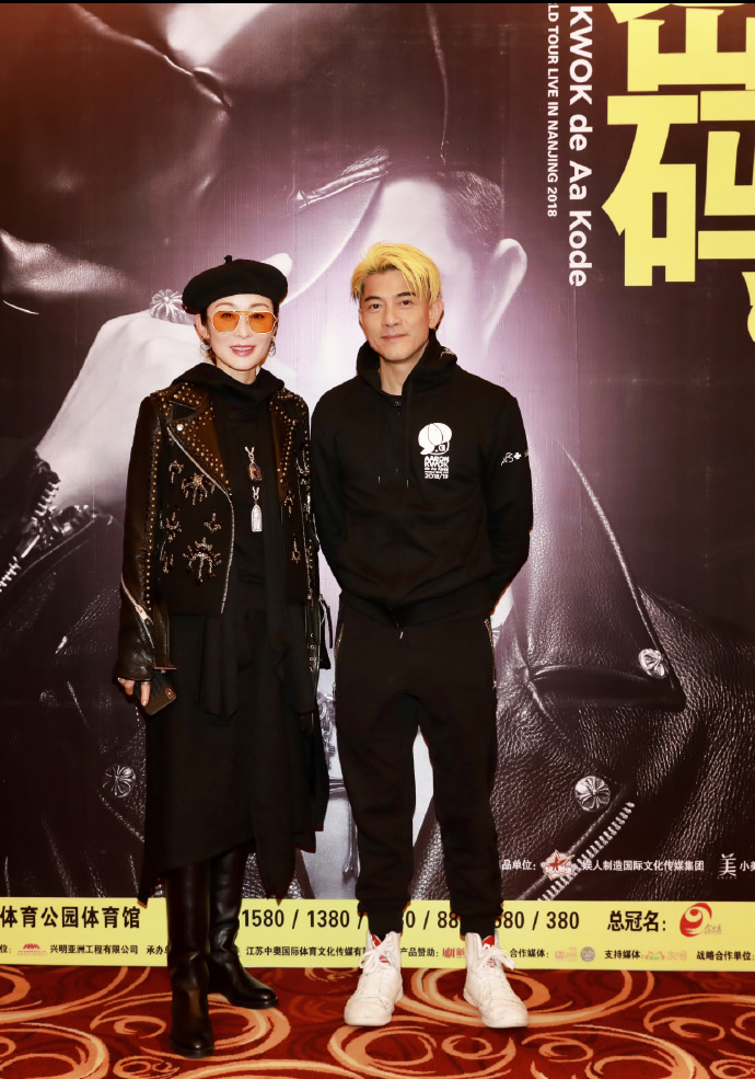 52岁张敏穿什么衣服好看,张敏礼帽