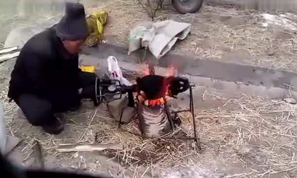万物皆可蹦爆米花,万物皆可爆米花变装大爷