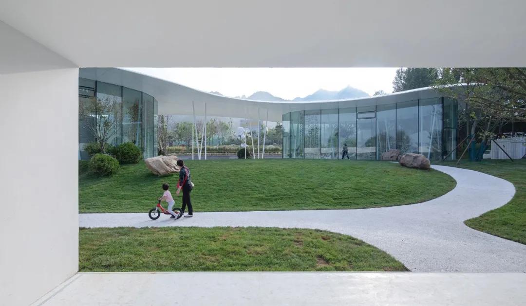 消隐在自然山水之中的四季花房——青岛万科·四季草堂