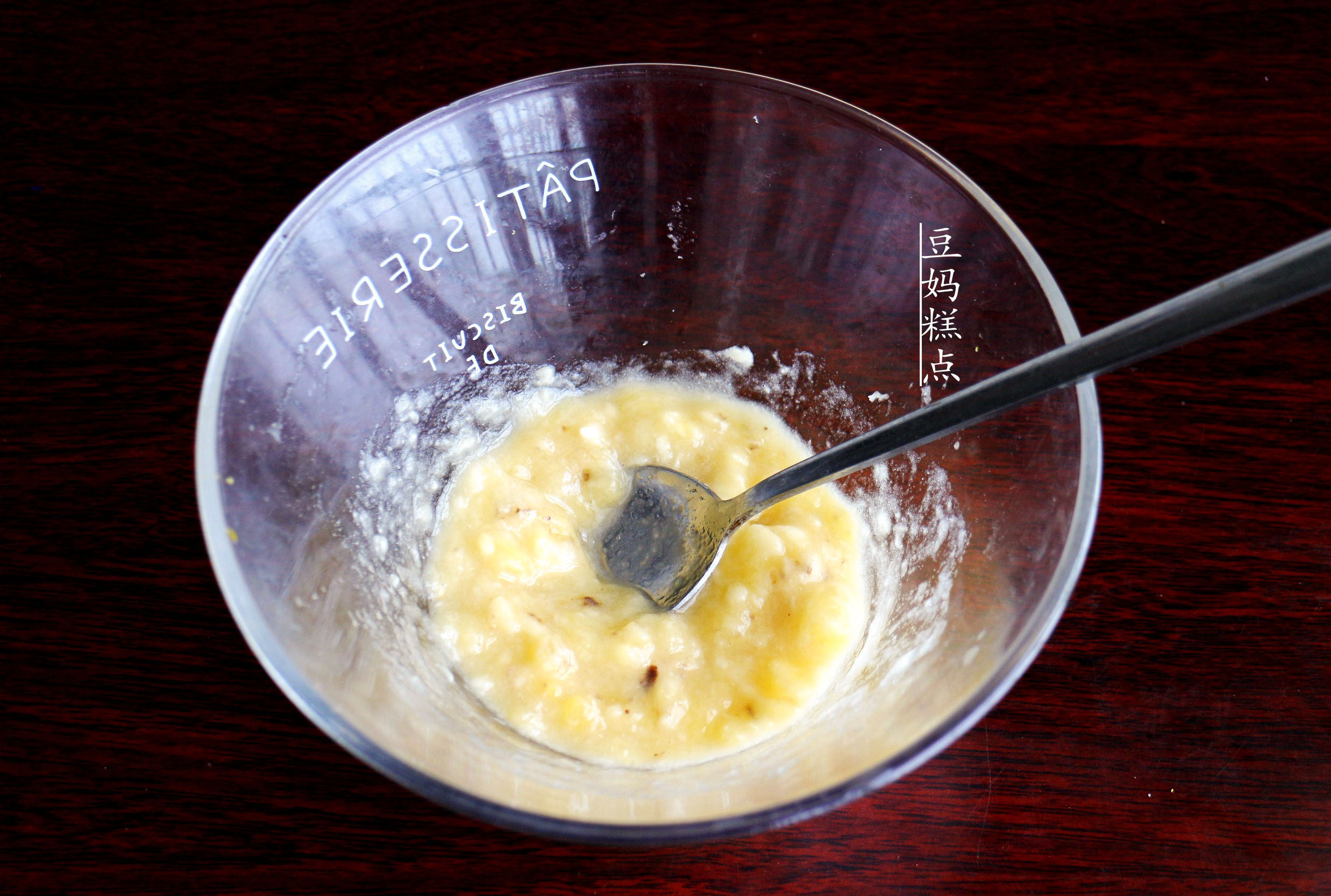 简易无油无糖面包不用揉面,低糖低油又松软的懒人面包