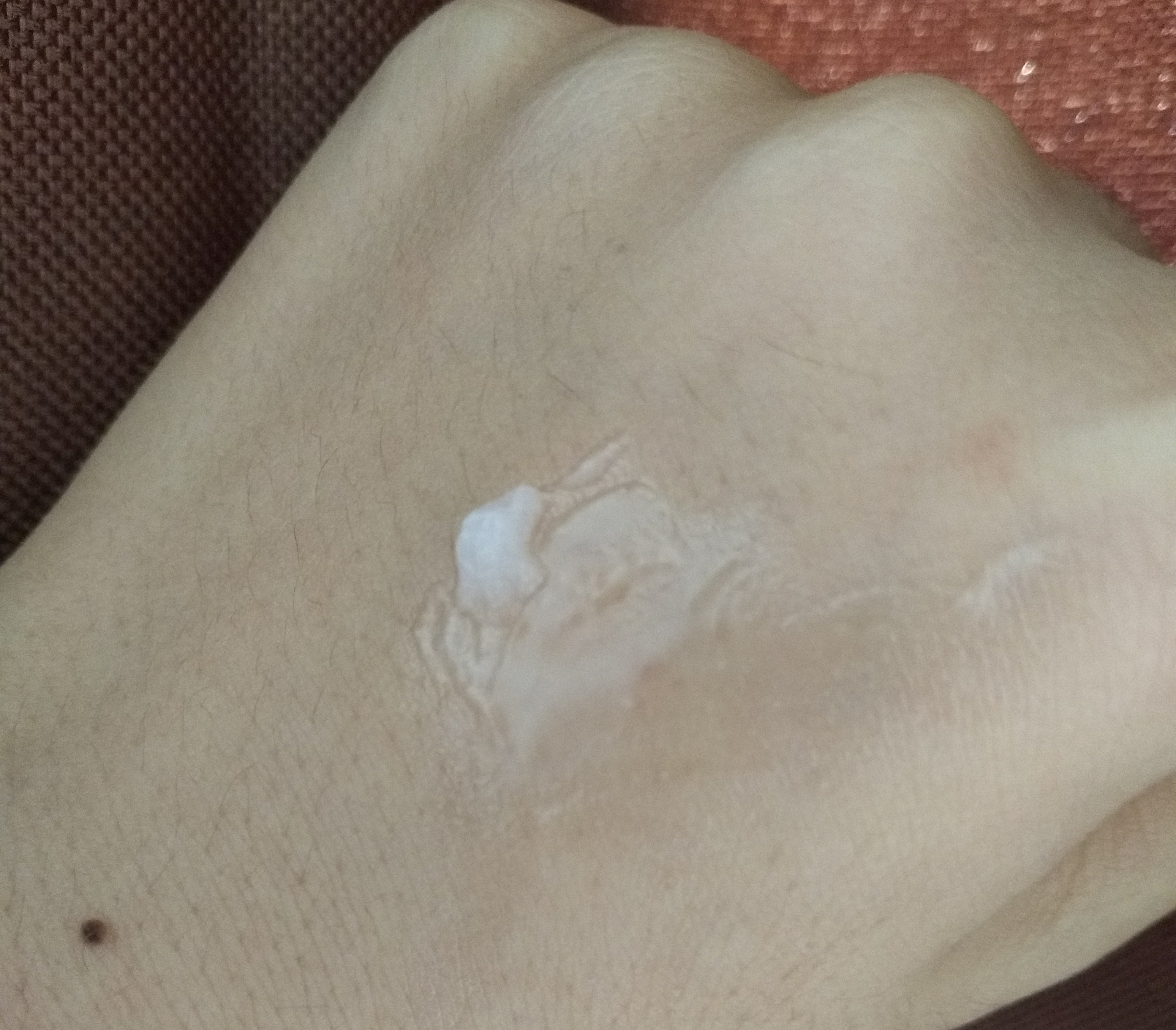 护唇去唇纹的方法,唇部容易干有唇纹适合哪种质地的