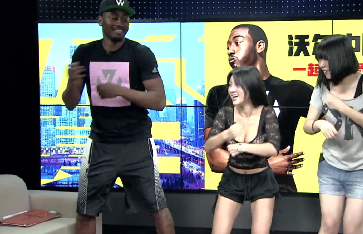 樊玲招牌动作,樊玲跳舞