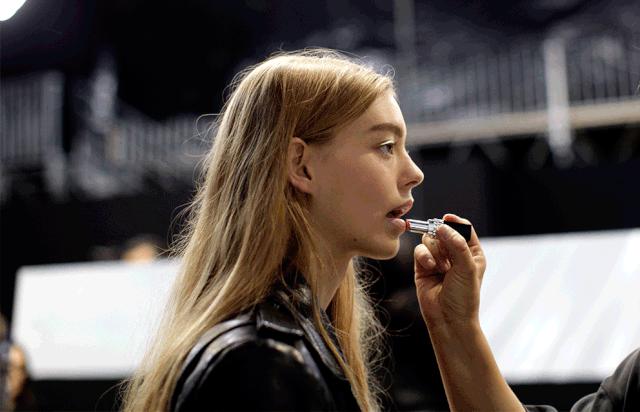 口红英文缩写,涂口红的英文翻译