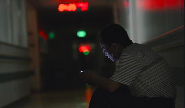 老人病重住院两个儿子3000元,老人住院7名子女不出钱