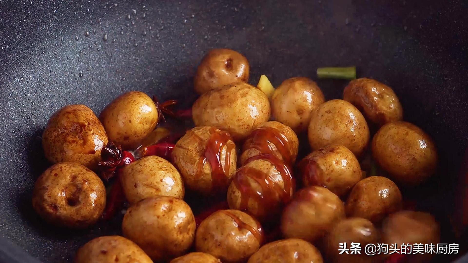 春天遇上土豆不要手软，多买些，不去皮不切块，整个上锅煮，真香