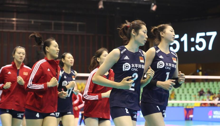 女排朱婷20分钟救主,女排李盈莹砍下32分