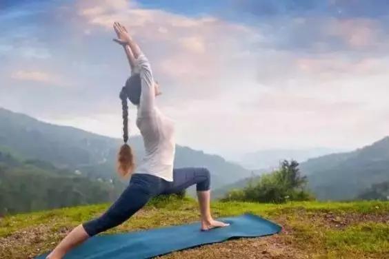 每天坚持5分钟脸部瑜伽,脸部瑜伽每天必练10个动作紧致