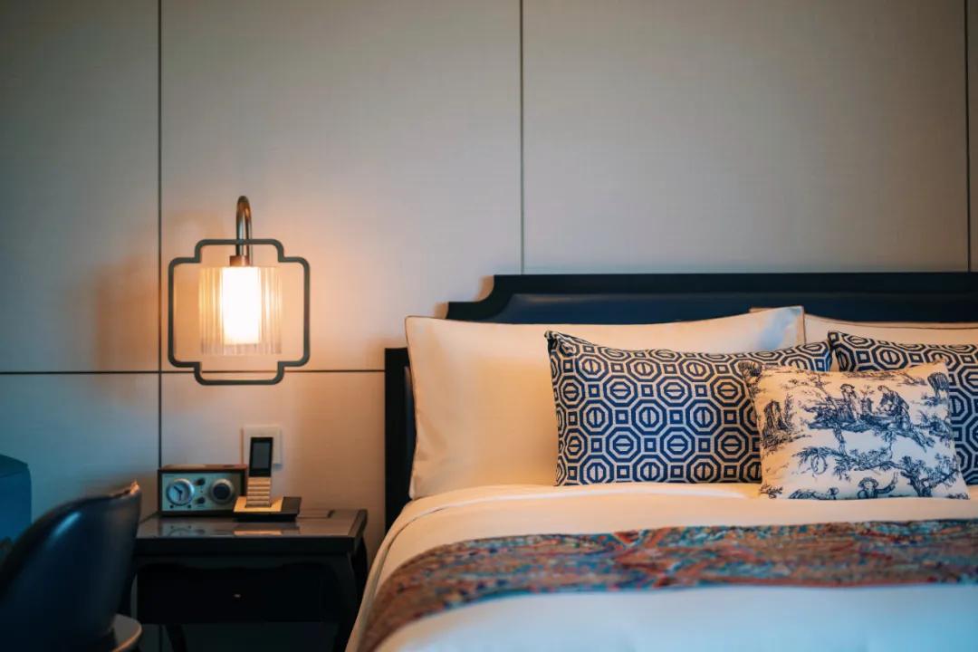 200块钱住北京,200块住酒店吃大餐