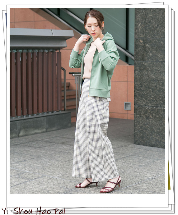 十种颜色卫衣搭什么裤子才好看,连帽卫衣穿搭配色技巧