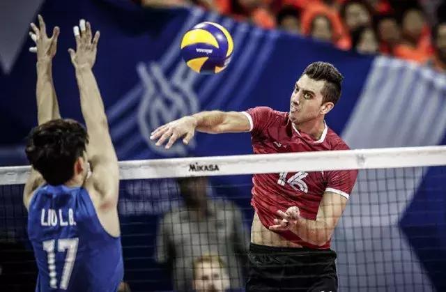 男排奥资赛惜败加拿大，一主攻的微博沦陷，球迷骂他“三无人员”