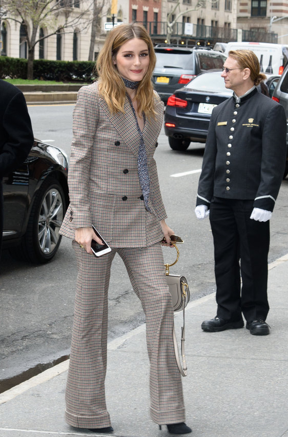 格纹西装怎么搭配才能穿出时尚感,复古格纹西装怎么搭配