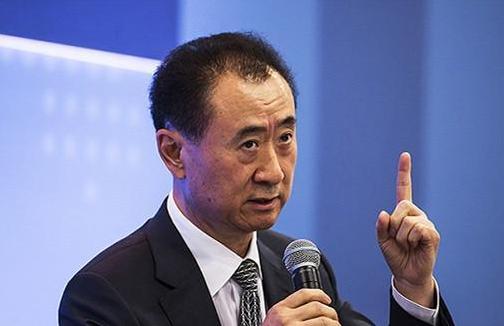 两个中国首富去长白山做矿泉水，一个亏掉40亿，一个却赚4千亿