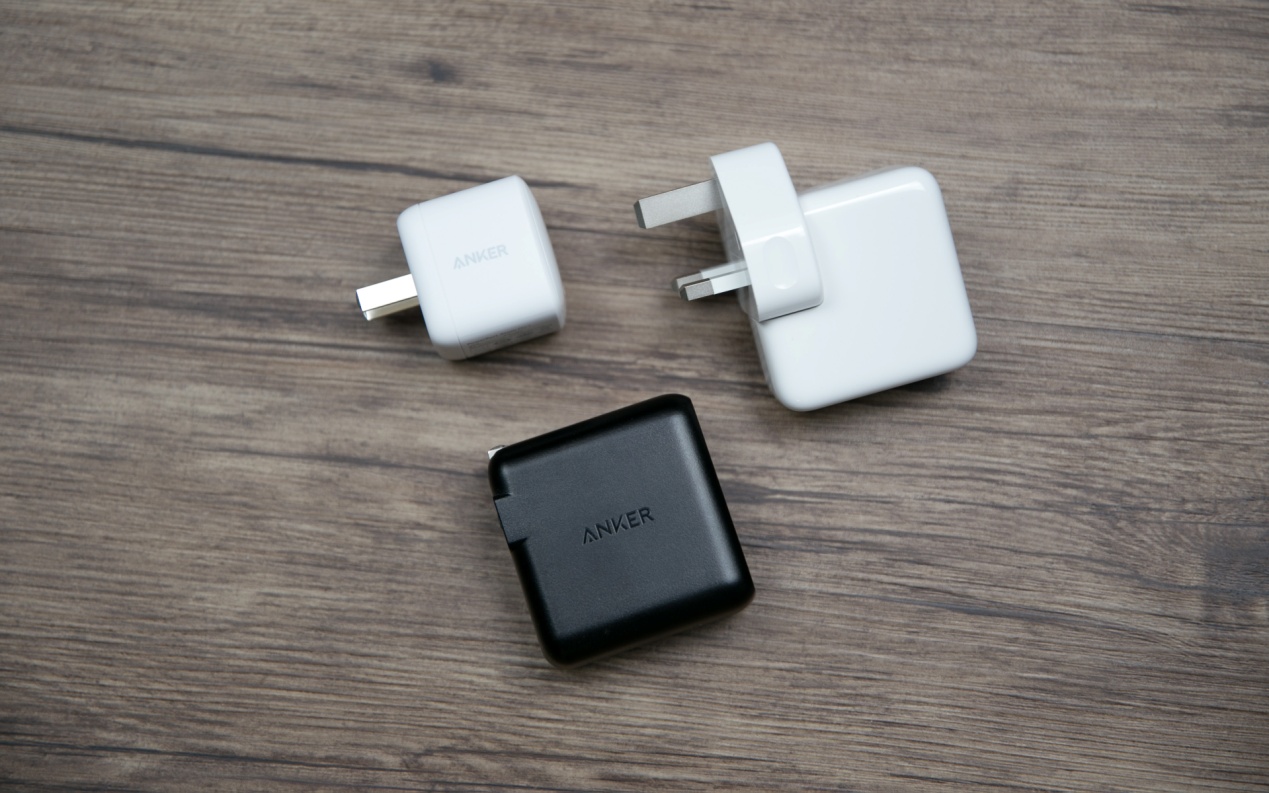 anker30w充电器对比苹果18w充电器,anker20w和苹果原装快充
