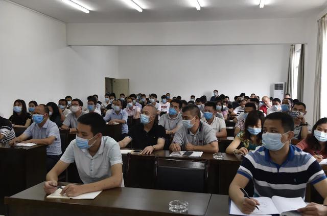 221万人次围观直播,直播间120万人围观