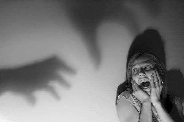 什么毒品会让人怀疑被人追杀,吸毒产生幻觉误以为被人追杀