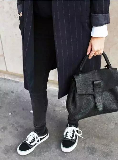 男士包搭配什么衣服好看,男士包包和服装搭配