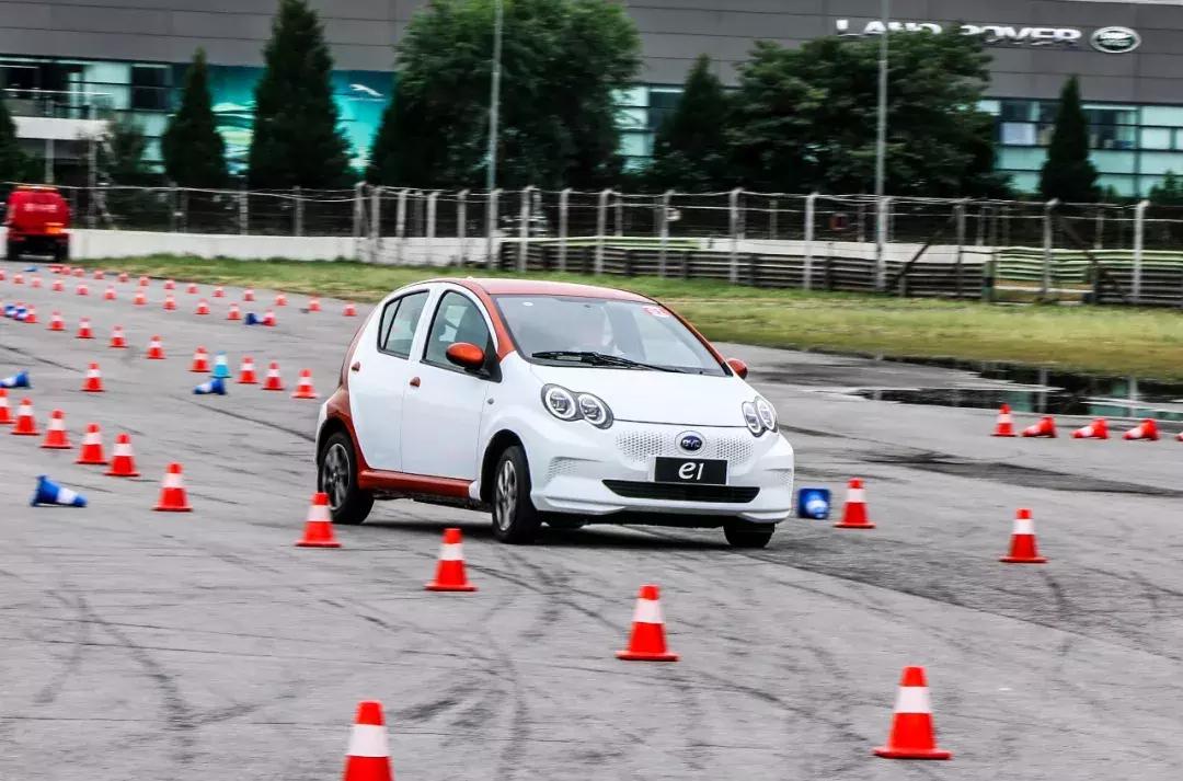 纯电家用买菜车,纯电车下赛道