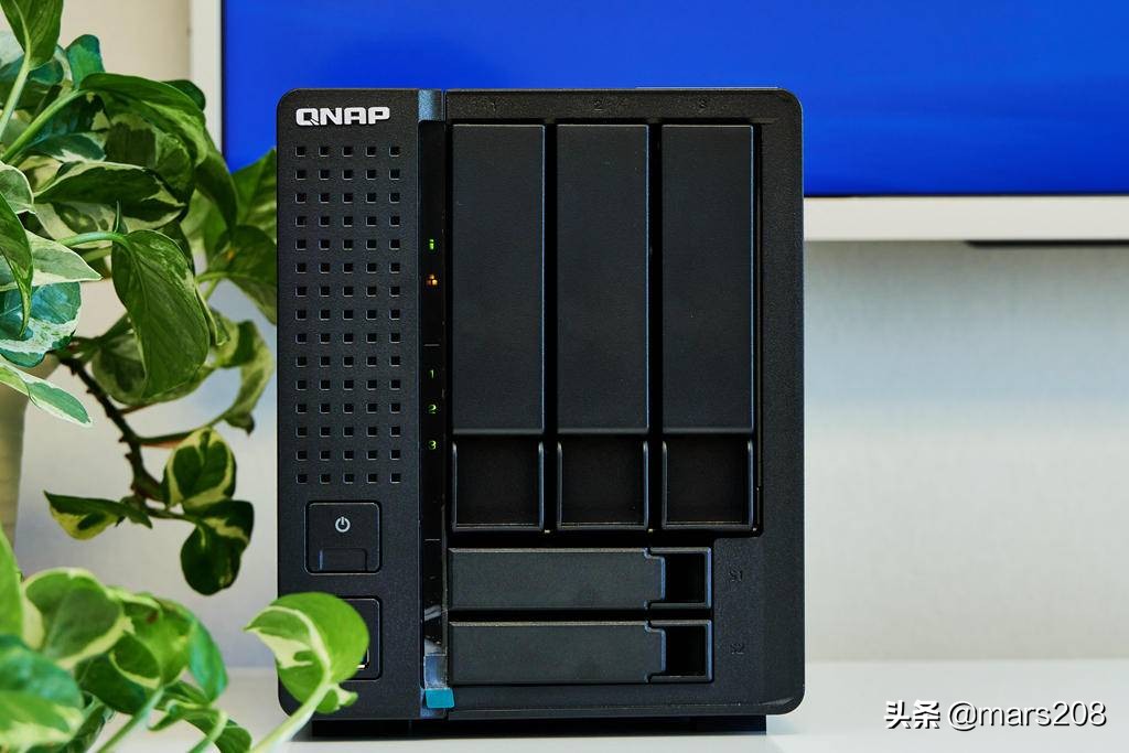 威联通qnapts-231测评,qnap威联通双万兆nasts532x拆解