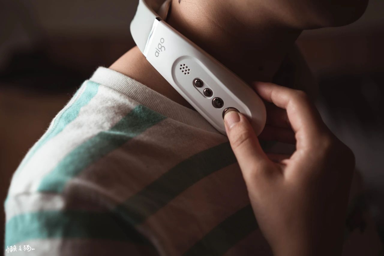 颈椎不适？让本喵给你按按吧！aigo颈椎按摩器开箱