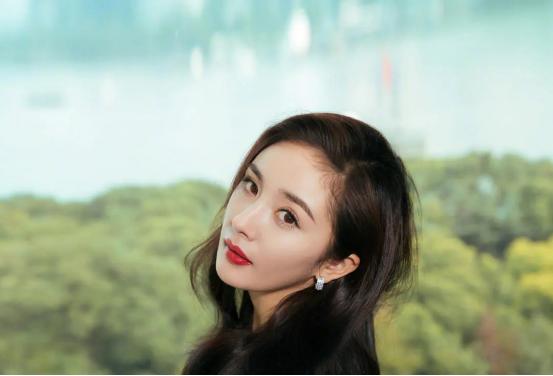 杨幂最新代言颜值变化大,杨幂拉芳广告方脸是真的吗